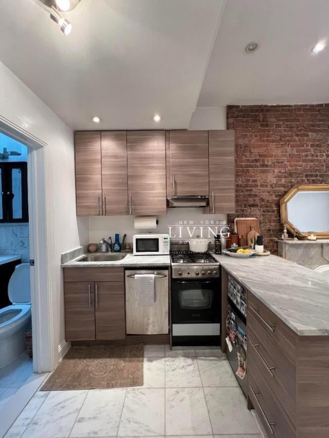 72 Irving Pl - Photo 4 of 10