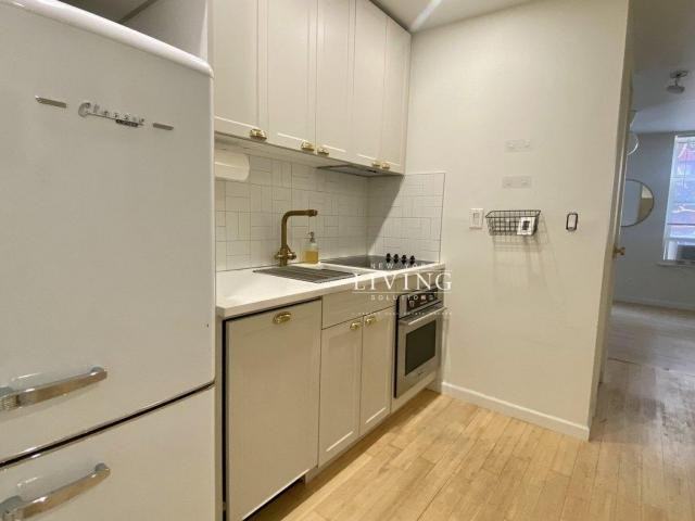 240 Mulberry St - Photo 4 of 10