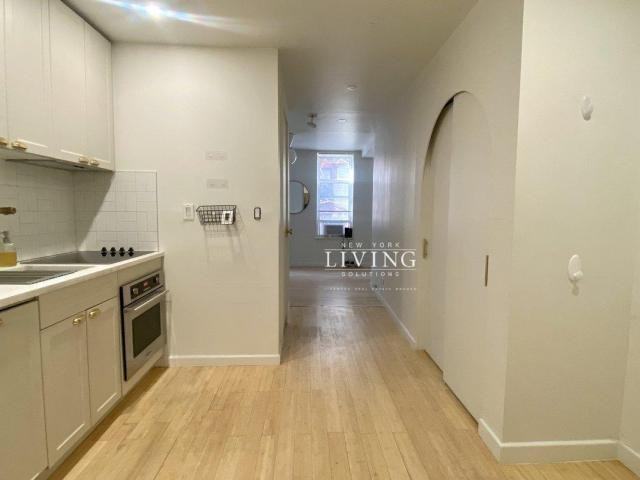 240 Mulberry St - Photo 5 of 10