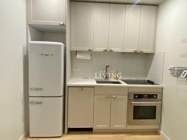 240 Mulberry St - Photo 6 of 10