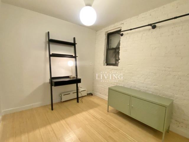 240 Mulberry St - Photo 7 of 10