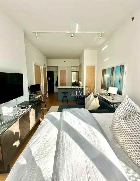 325 Kent Ave - Photo 2 of 10