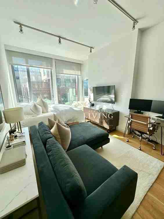 325 Kent Ave - Photo 3 of 10