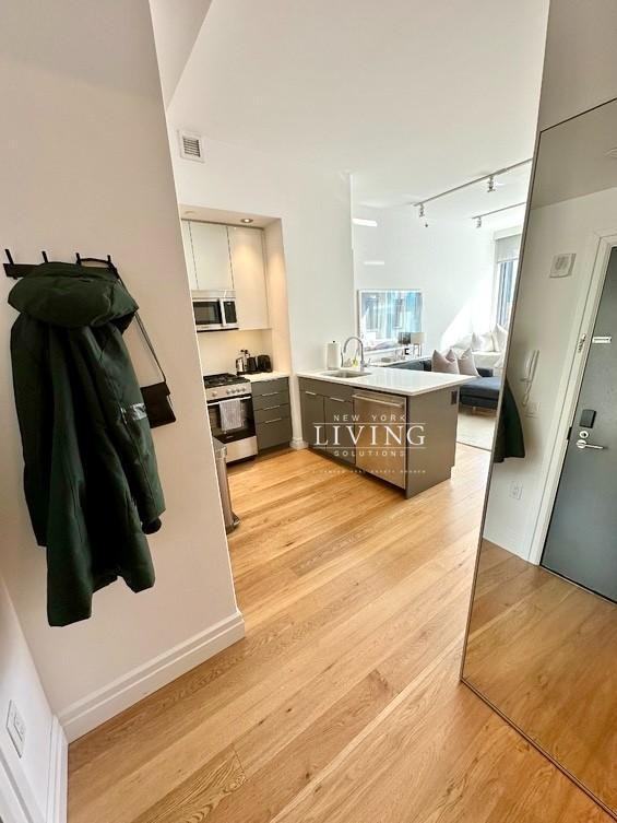 325 Kent Ave - Photo 5 of 10