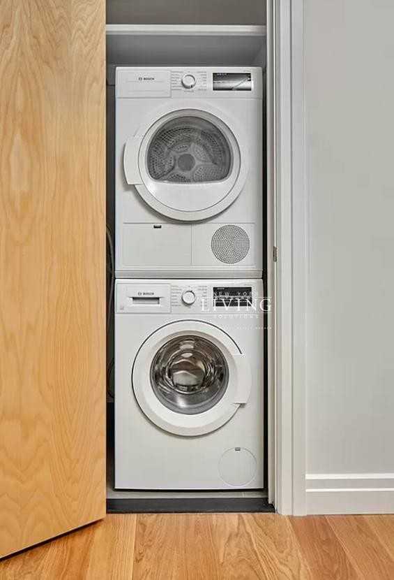 325 Kent Ave - Photo 6 of 10