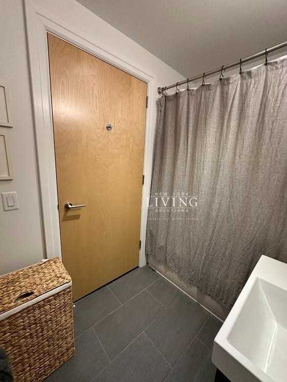 325 Kent Ave - Photo 7 of 10