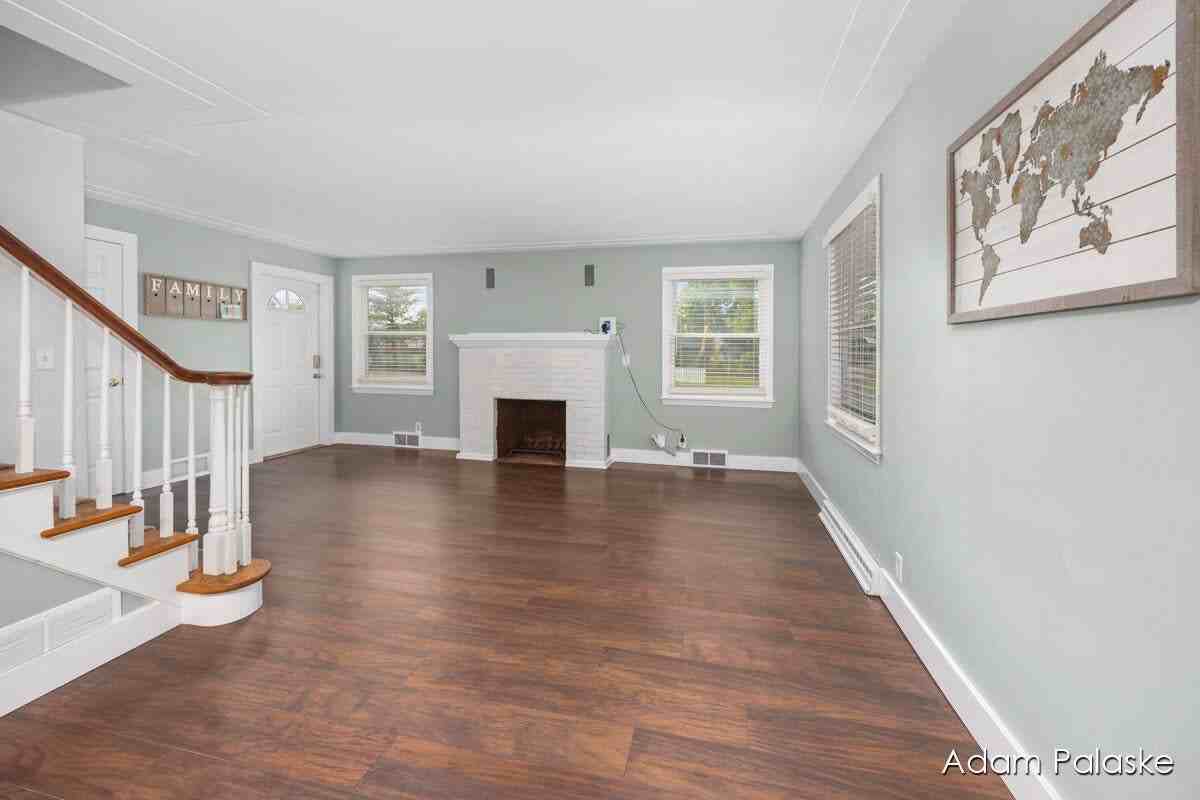 617 W Main St - Photo 3 of 8