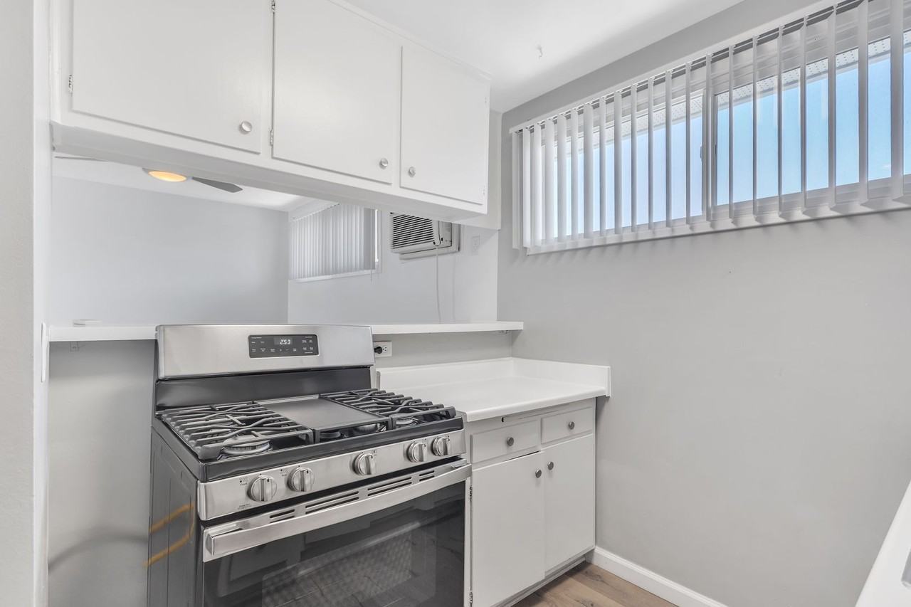 Copa De Oro Apartments - Photo 3 of 11