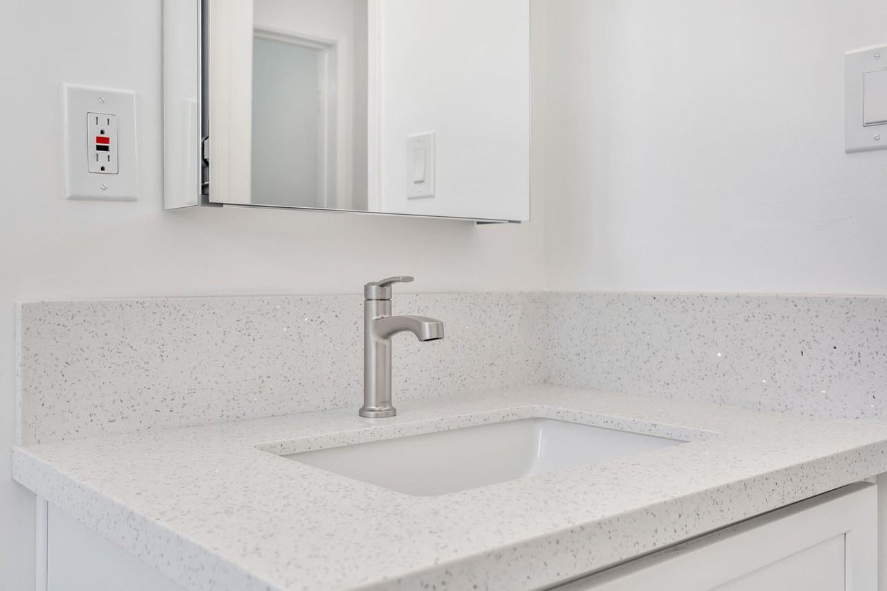 Aldor Apartments - Photo 6 of 6