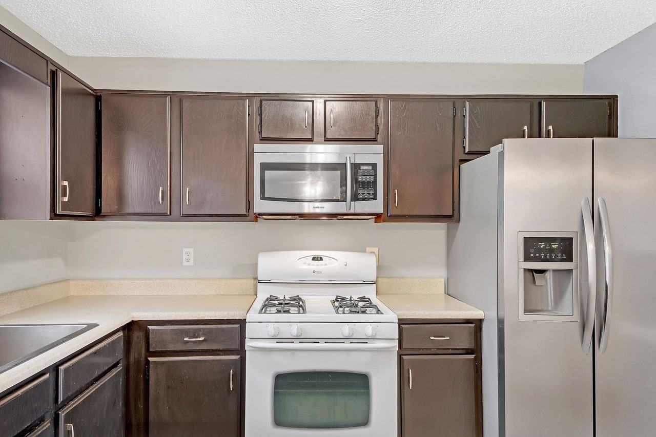 4000 Sand Wedge Cir Nw - Photo 4 of 33