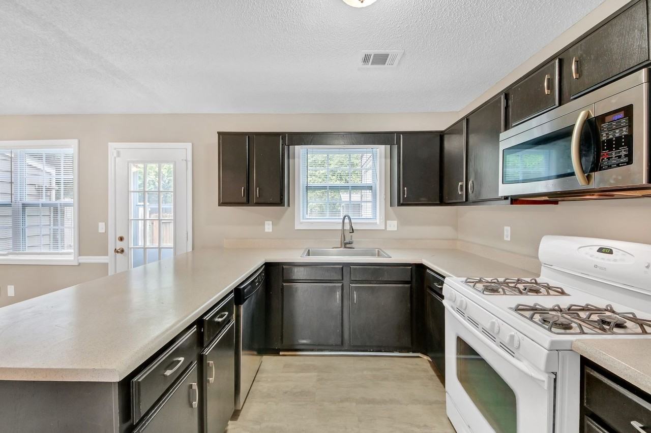4000 Sand Wedge Cir Nw - Photo 5 of 33