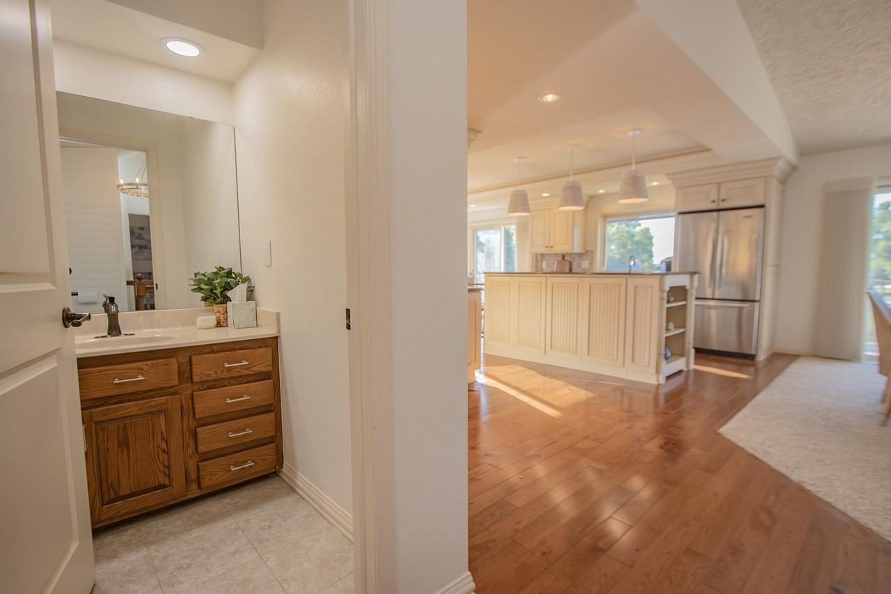 15801 Furman Rd - Photo 5 of 40