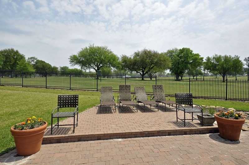 Country Club Place - Photo 2 of 40