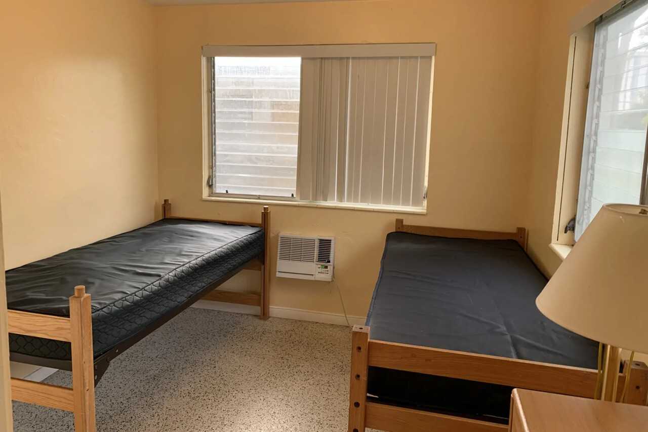 1605 Ne 126th St Apt 504 - Photo 2 of 5