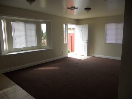 1128 Pearl St #A - Photo 2 of 8