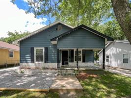 featured image of 1621 W Lee St