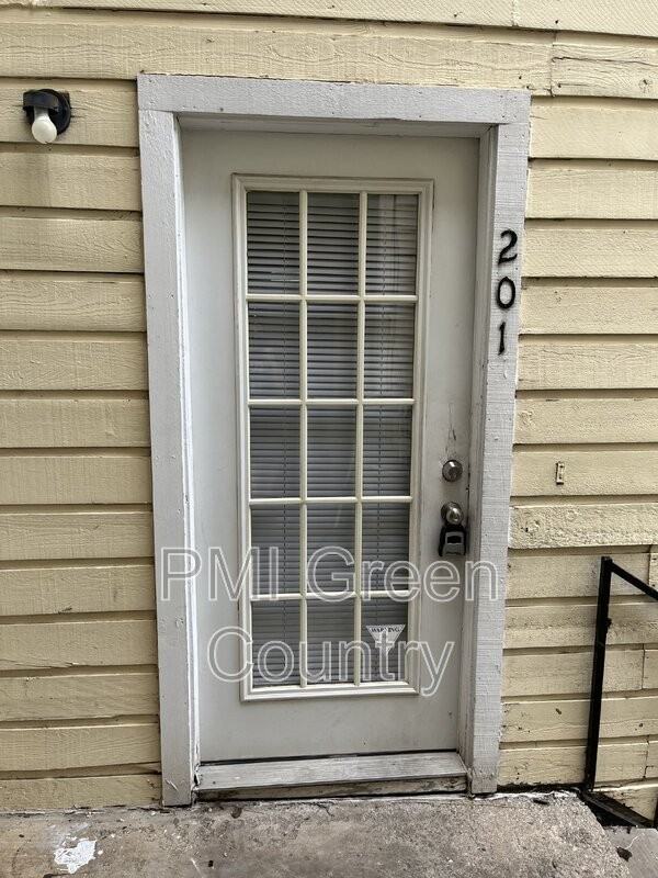 1808 E 66th Pl Unit D201 - Photo 2 of 35