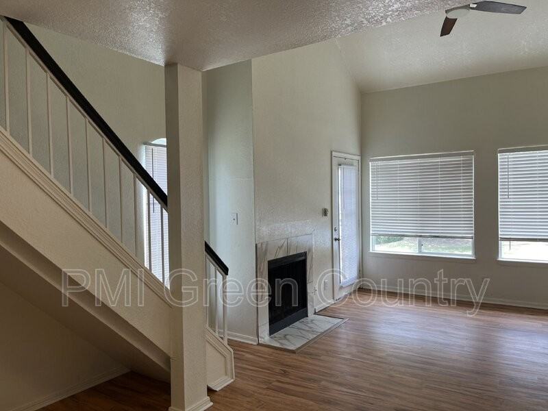 1808 E 66th Pl Unit D201 - Photo 4 of 35