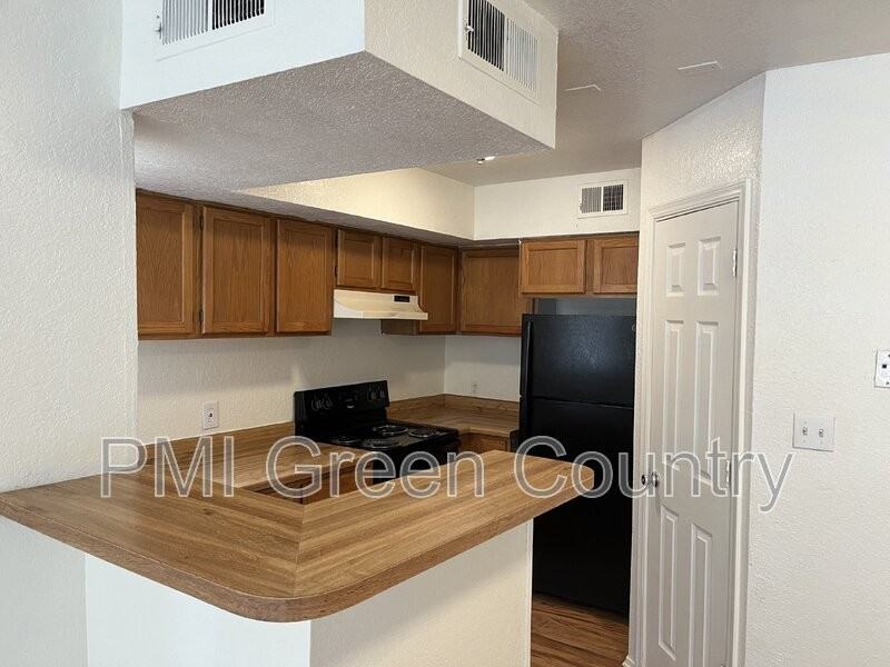 1808 E 66th Pl Unit D201 - Photo 5 of 35