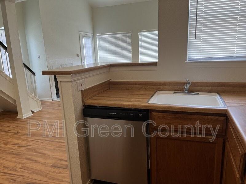 1808 E 66th Pl Unit D201 - Photo 6 of 35