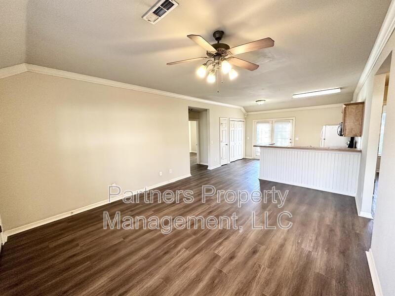 1112 W Hendrix St - Photo 4 of 11