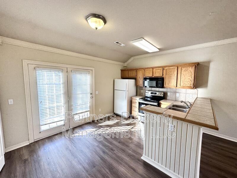 1112 W Hendrix St - Photo 5 of 11