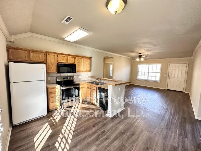 1112 W Hendrix St - Photo 6 of 11