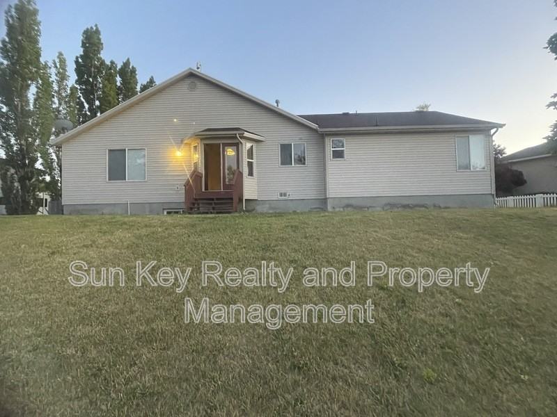 134 Lakeview - Photo 3 of 19