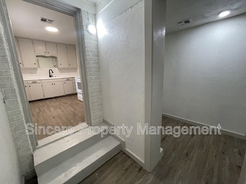 1515 Casady Ln - Photo 2 of 23