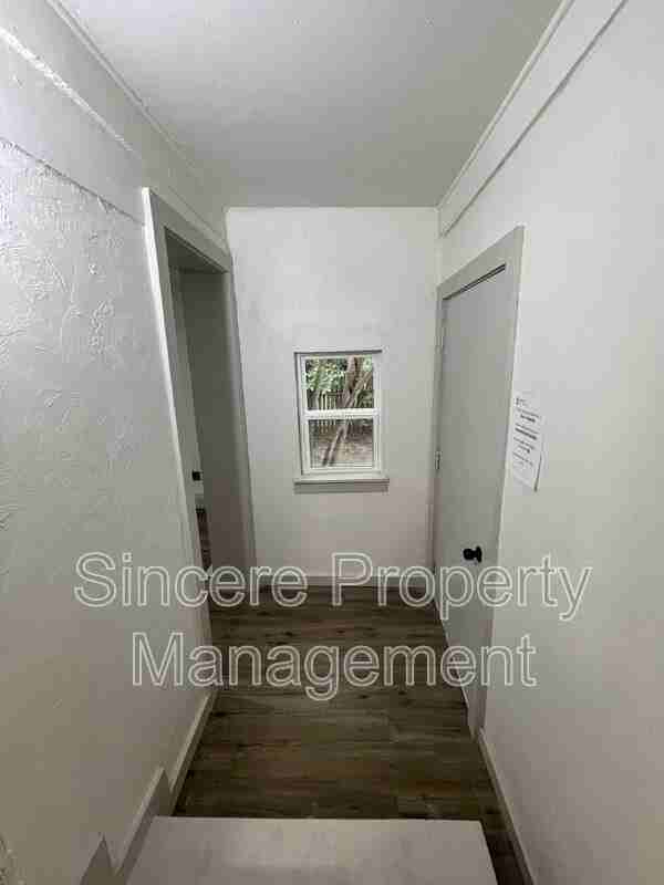 1515 Casady Ln - Photo 3 of 23