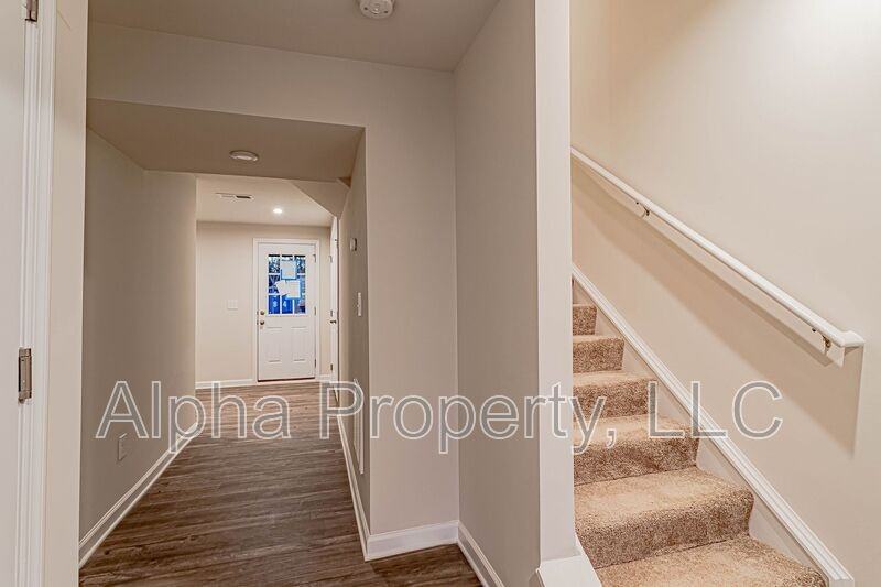 301 Parkridge Way - Photo 3 of 19