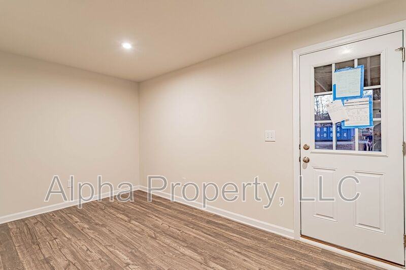 301 Parkridge Way - Photo 4 of 19