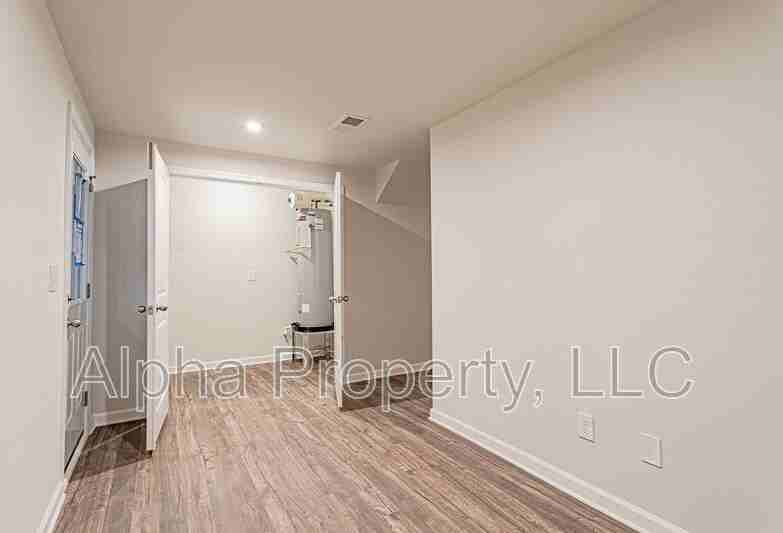301 Parkridge Way - Photo 5 of 19