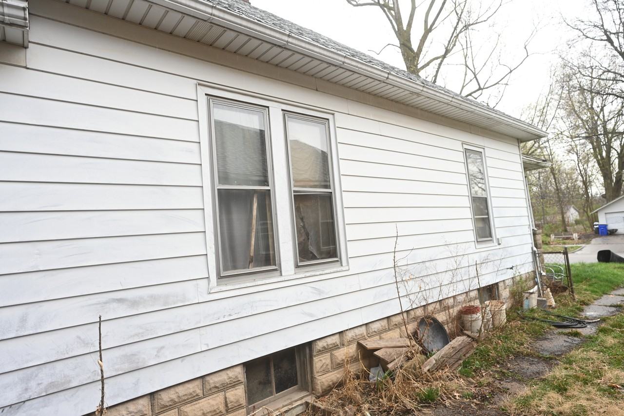 440 W Sawyer St - Photo 7 of 50