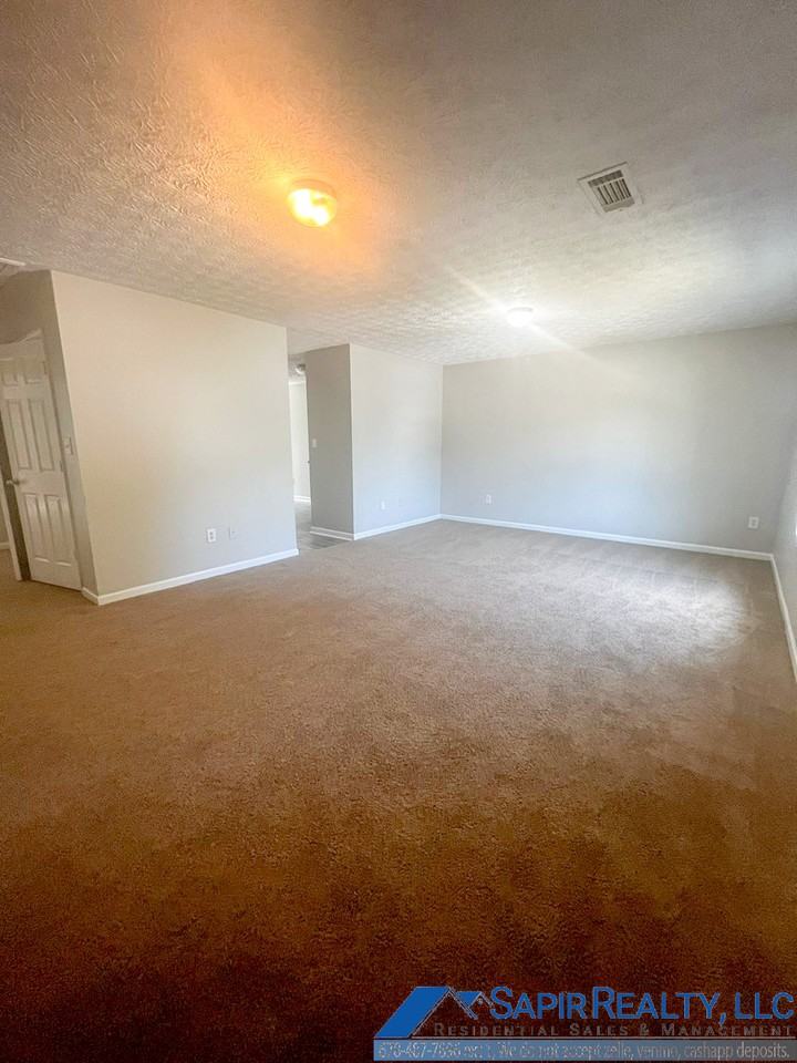 588 Elles Way - Photo 2 of 13