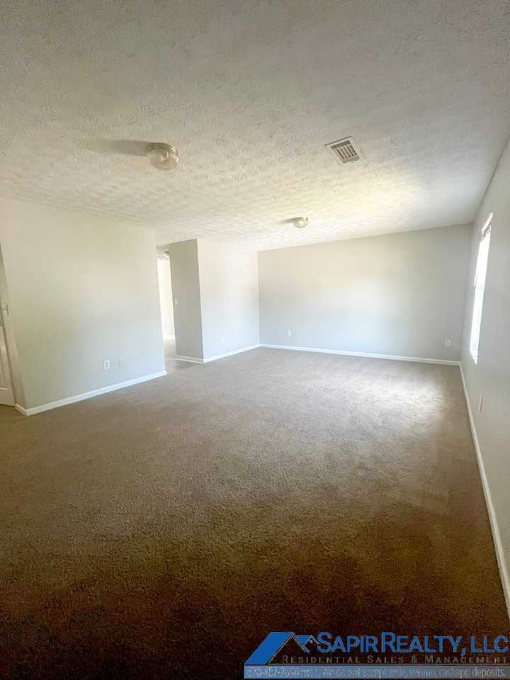 588 Elles Way - Photo 3 of 13