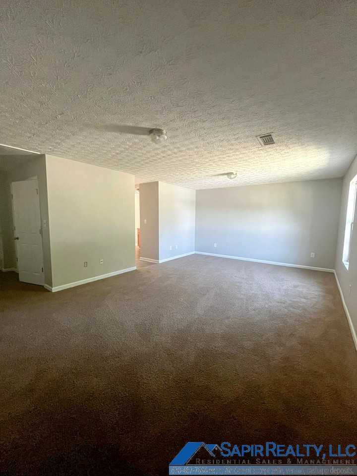 592 Elles Way - Photo 2 of 12