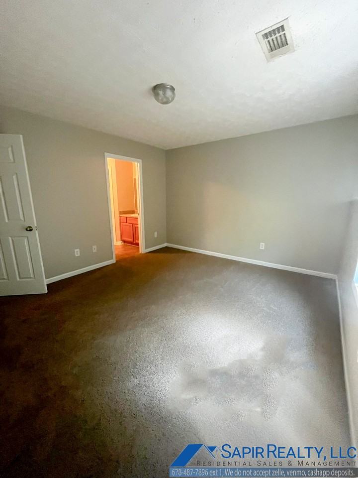 592 Elles Way - Photo 3 of 12