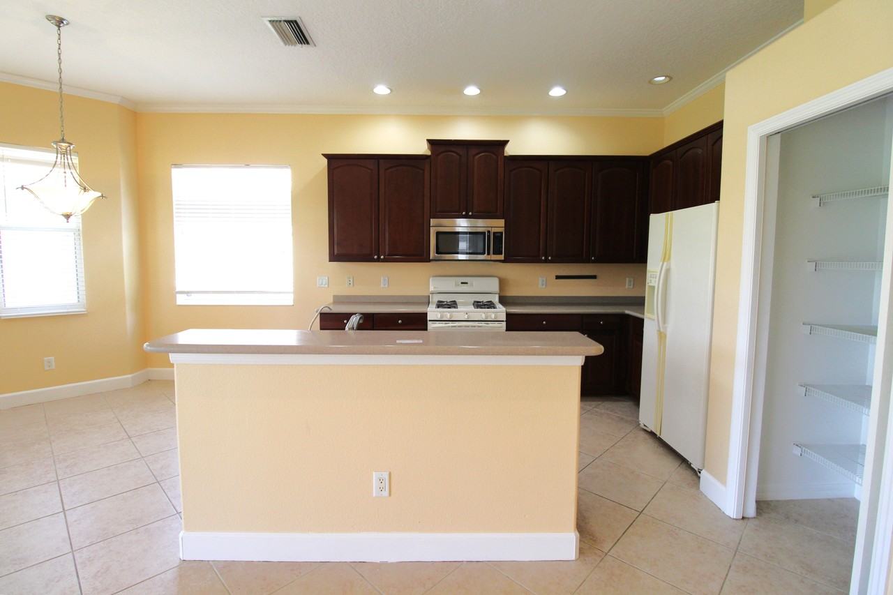 6814 74th Street Cir E - Photo 3 of 14