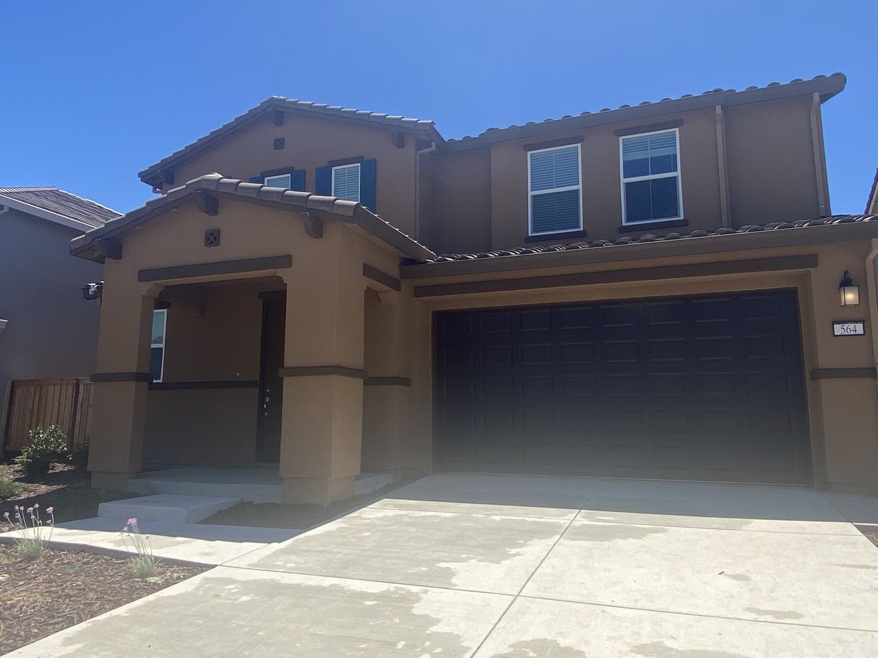 564 Spalding Way - Photo 2 of 32