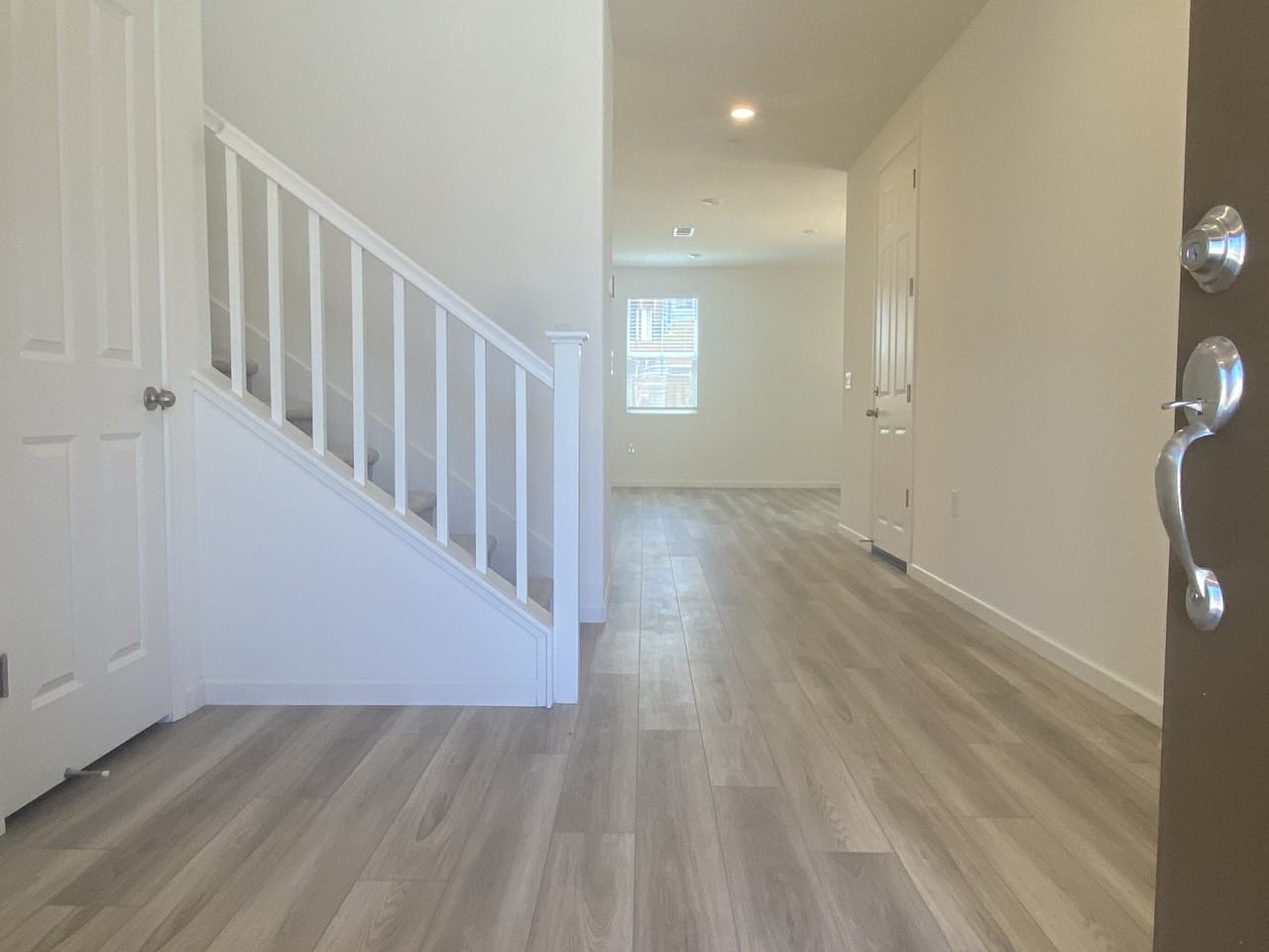 564 Spalding Way - Photo 3 of 32