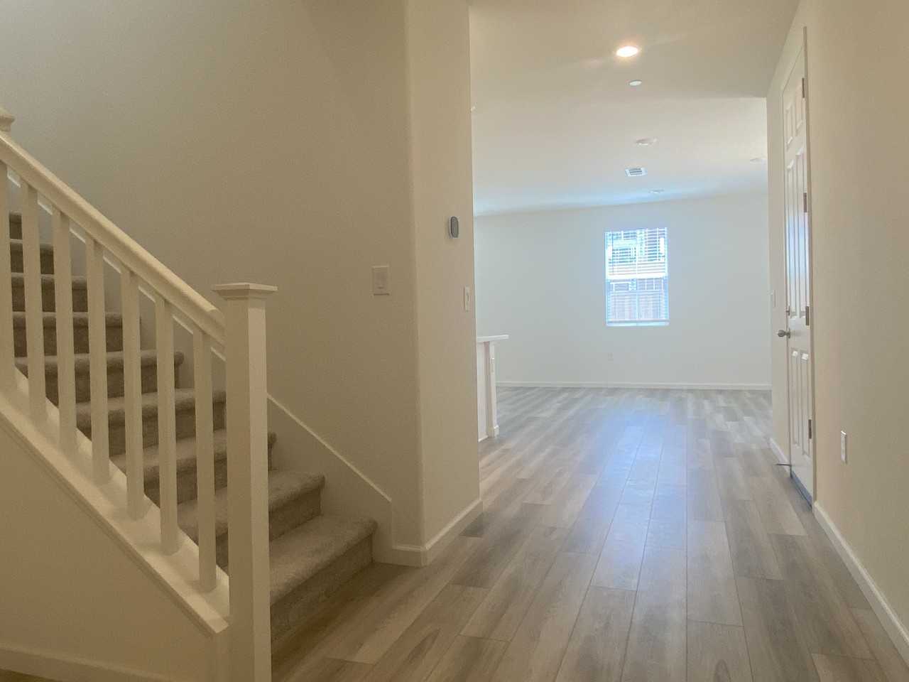 564 Spalding Way - Photo 5 of 32