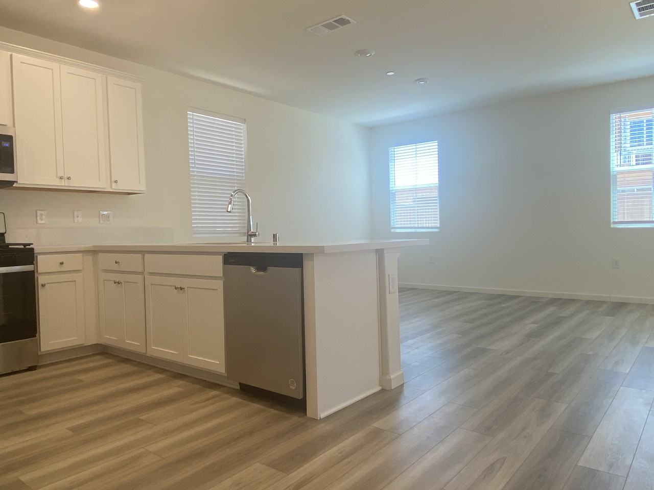 564 Spalding Way - Photo 7 of 32