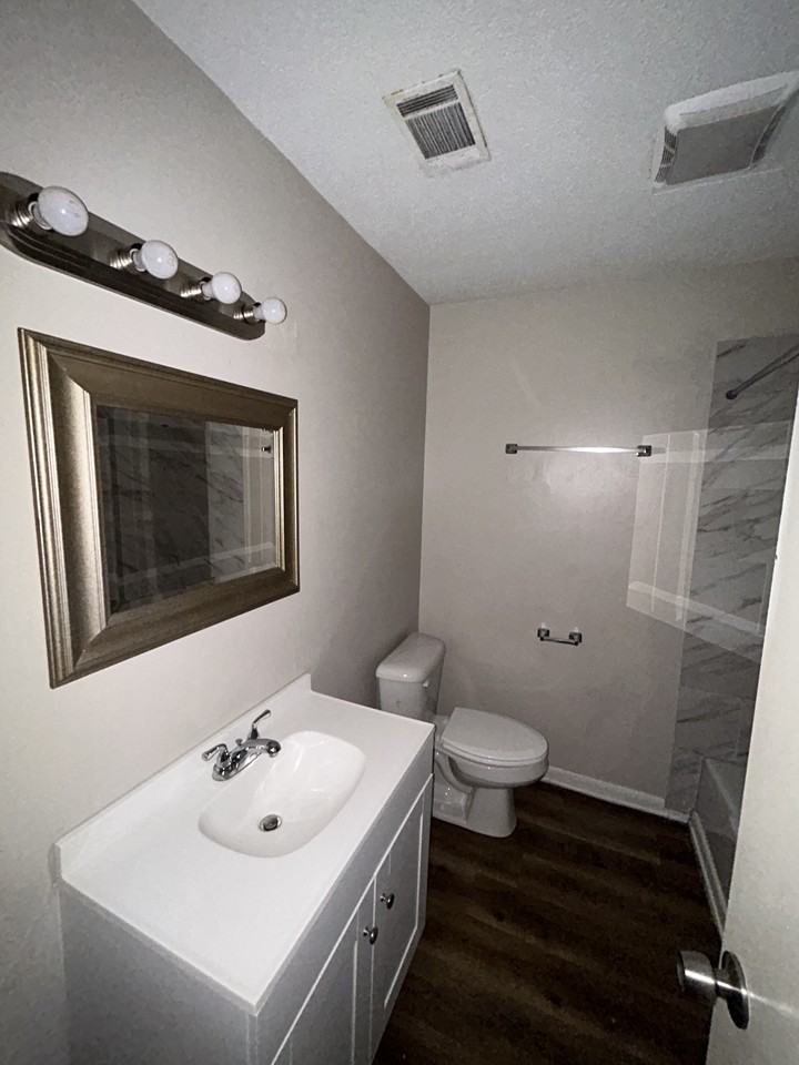 916 South Rd - Photo 7 of 10