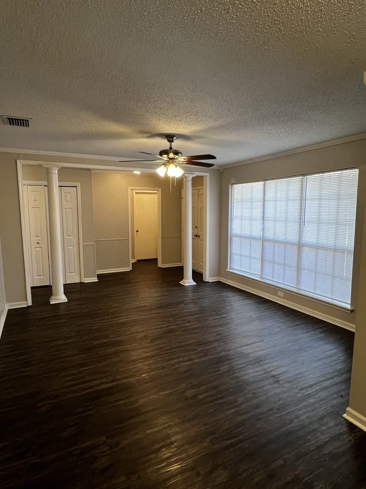 6713 Navajo Trl - Photo 2 of 11