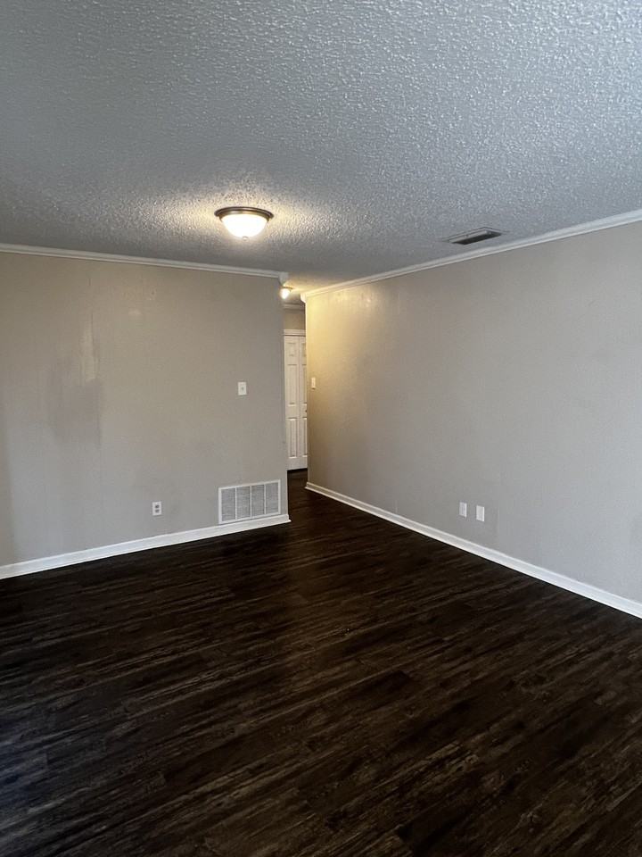 6713 Navajo Trl - Photo 5 of 11