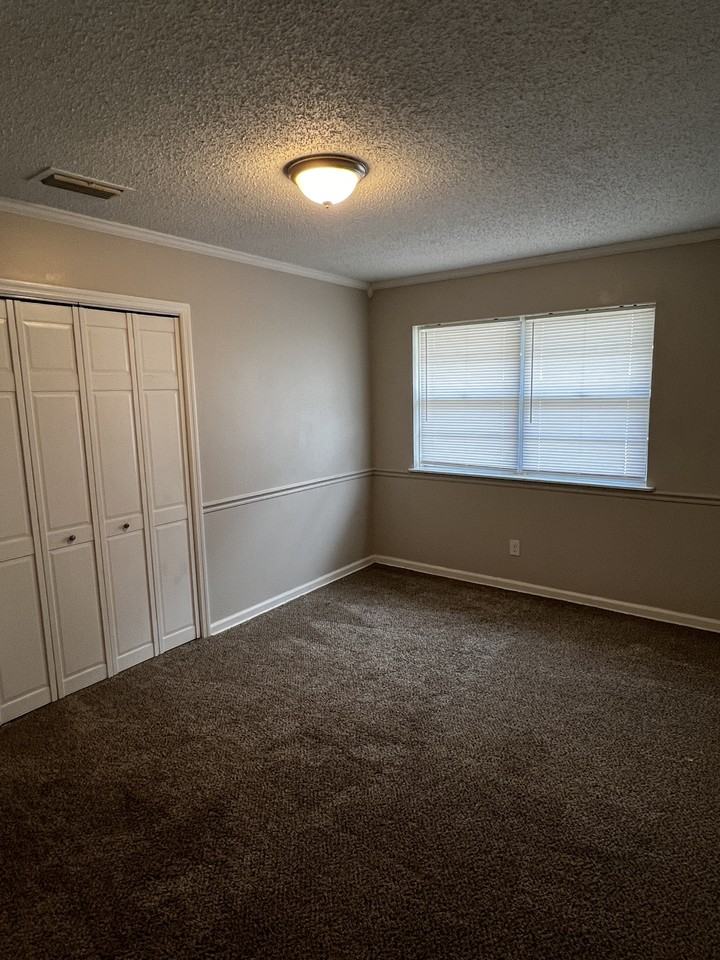 6713 Navajo Trl - Photo 6 of 11