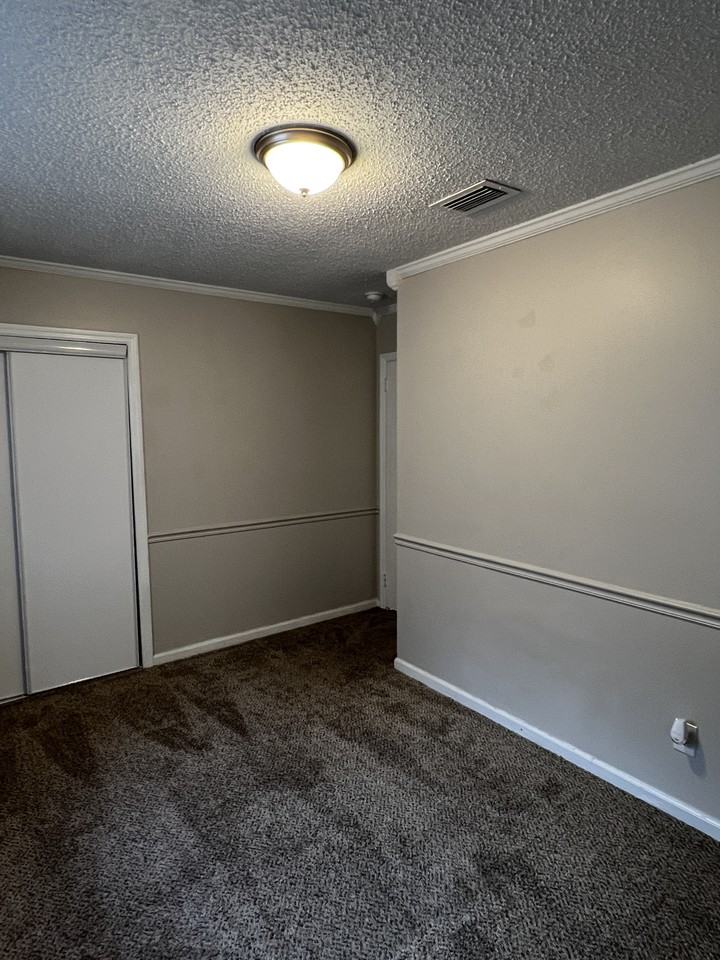 6713 Navajo Trl - Photo 7 of 11