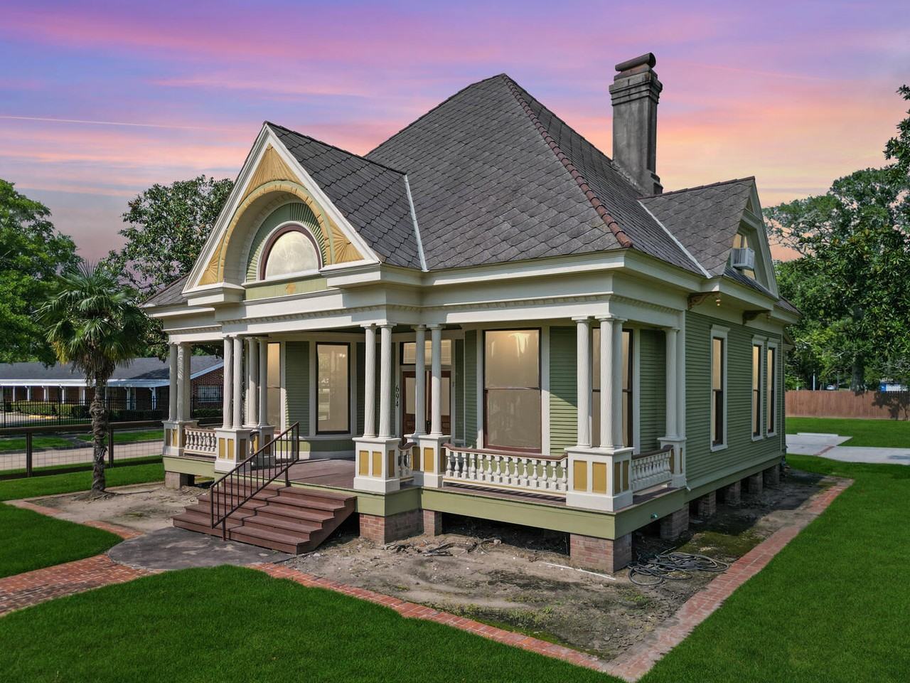 694 Forrest St - Photo 2 of 30