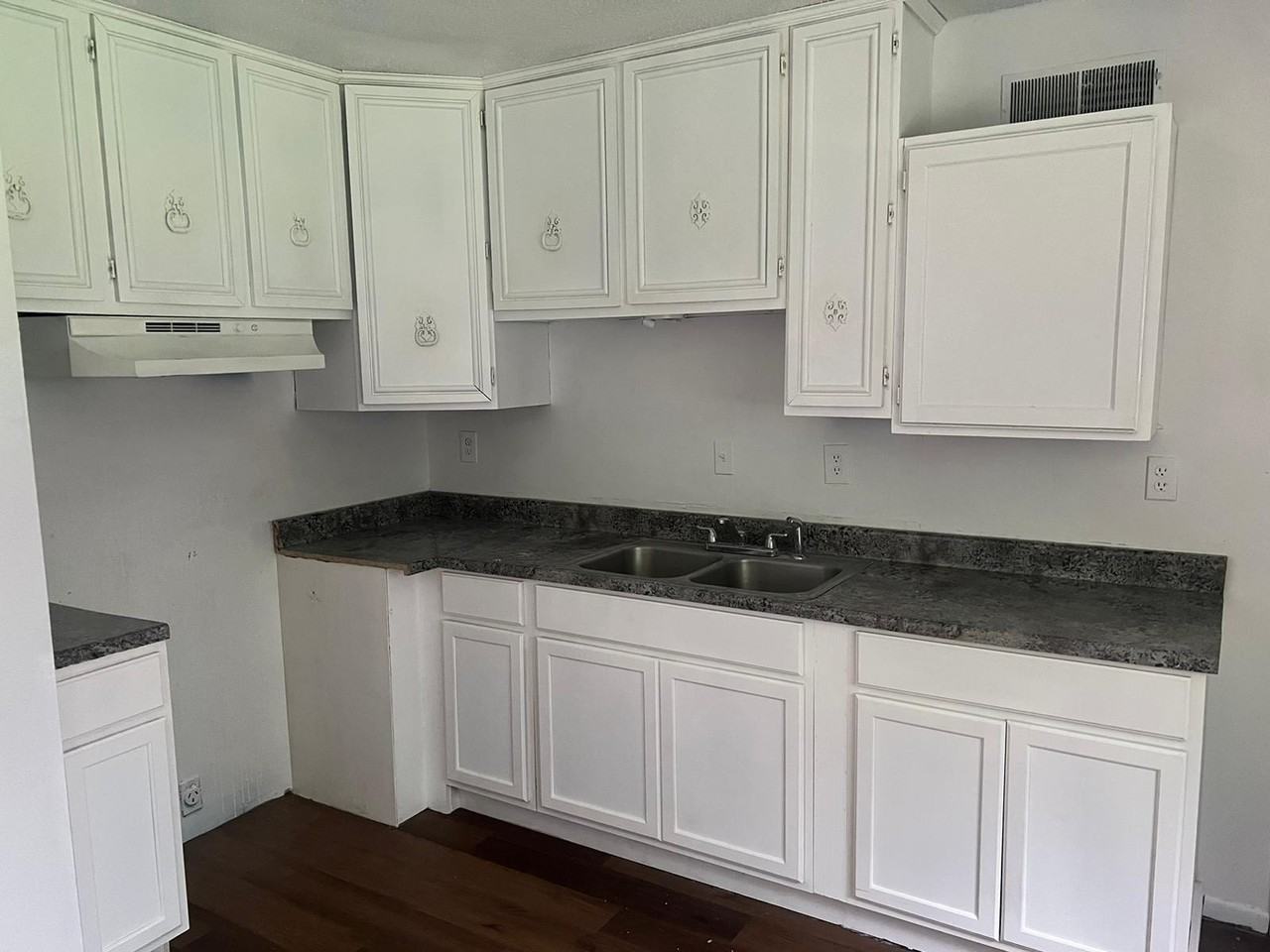 5150 Breckenwood Dr - Photo 2 of 10